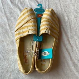 Women's Mad love Lydia Slip On Canvas Sneakers